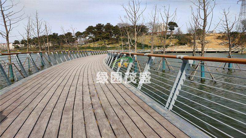 钢丝绳护栏副本.jpg